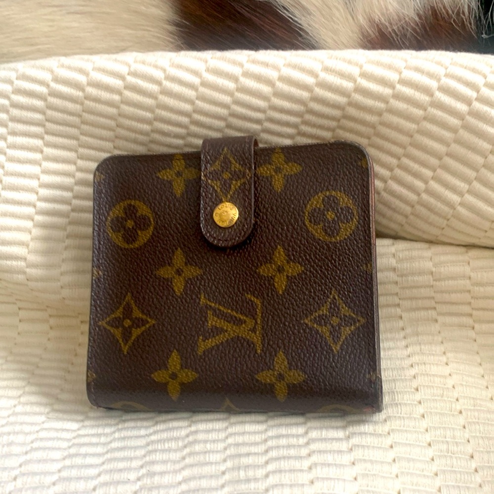 Louis Vuitton compact zippy wallet